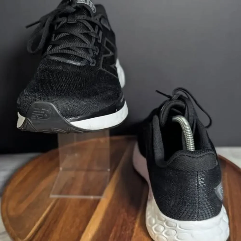 New balance M680 Black White Size 10.5 Men